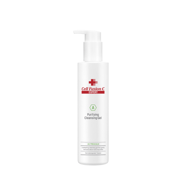 Witte pompflacon van Cell Fusion C Expert Purifying Cleansing Gel tegen een witte achtergrond.