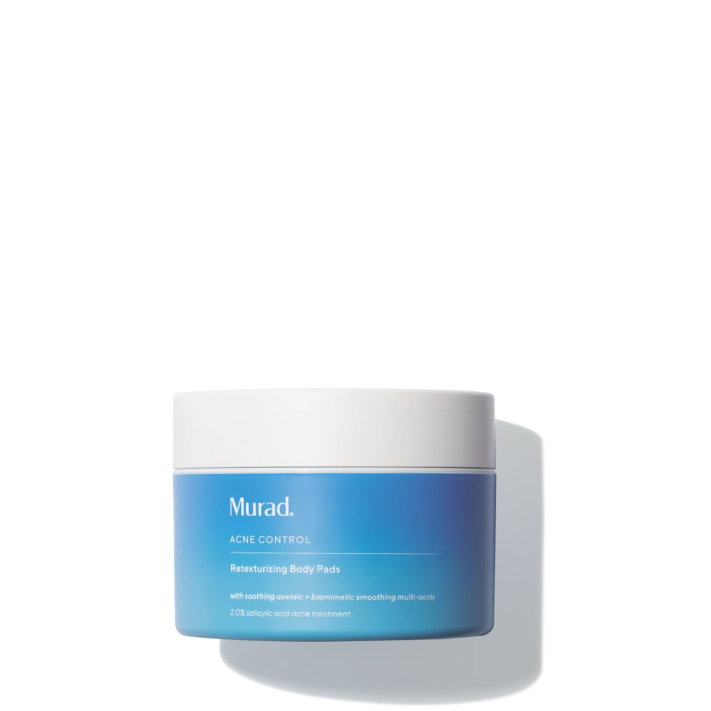 Blauwe pot Murad Retexturizing Body Pads tegen een witte achtergrond.