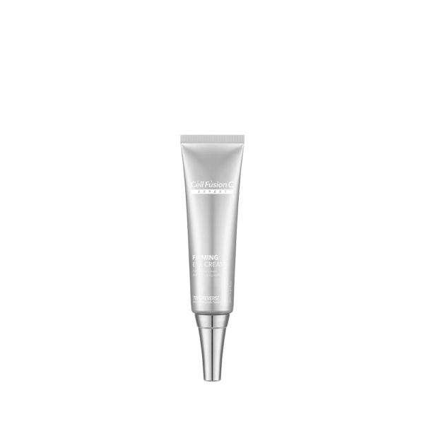 Zilverkleurige tube van Cell Fusion C Expert Firming Eye Cream tegen een witte achtergrond.